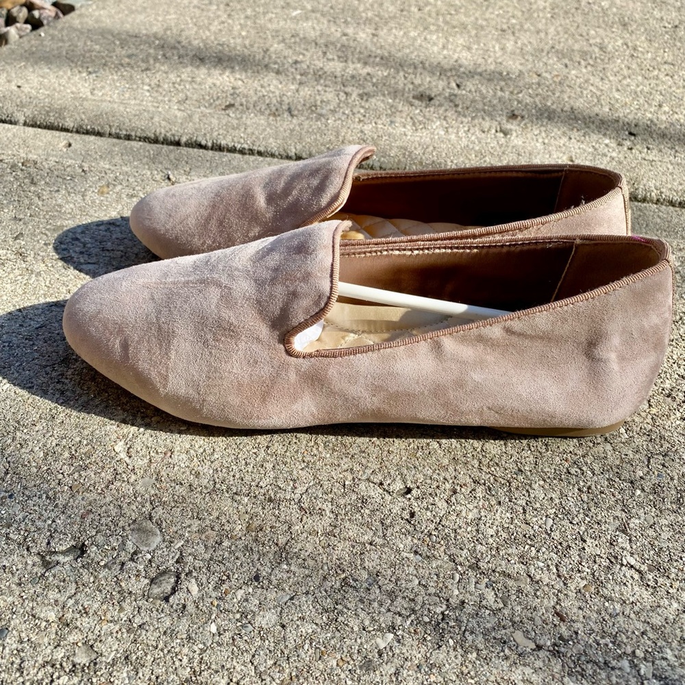 Never been worn “The Starling”
In Latte Suede
